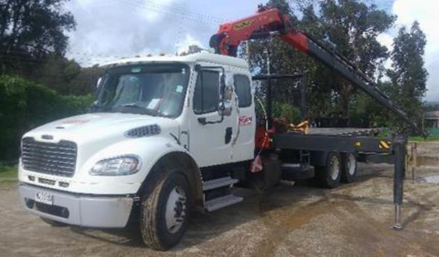 Camión pluma Transportes Pineda
